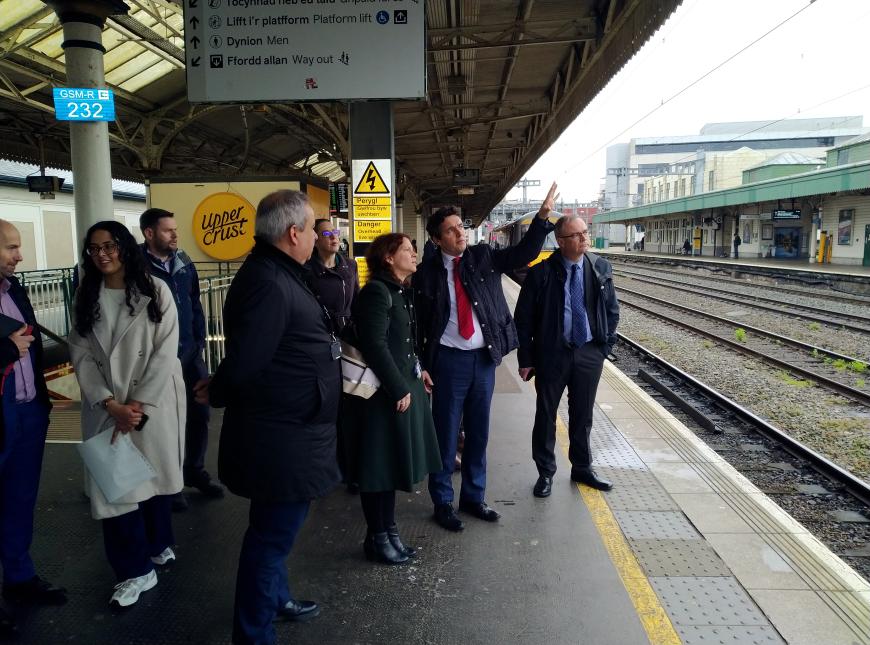 UK Rail minister visits Cardiff Central